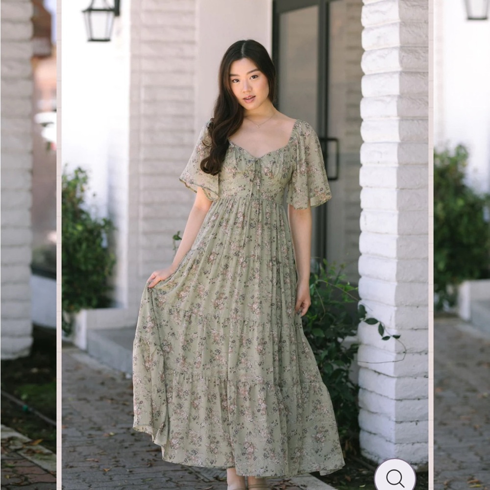 Elegant Floral Maxi Dress in Sage Green